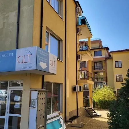 страхотен тристаен 公寓 *